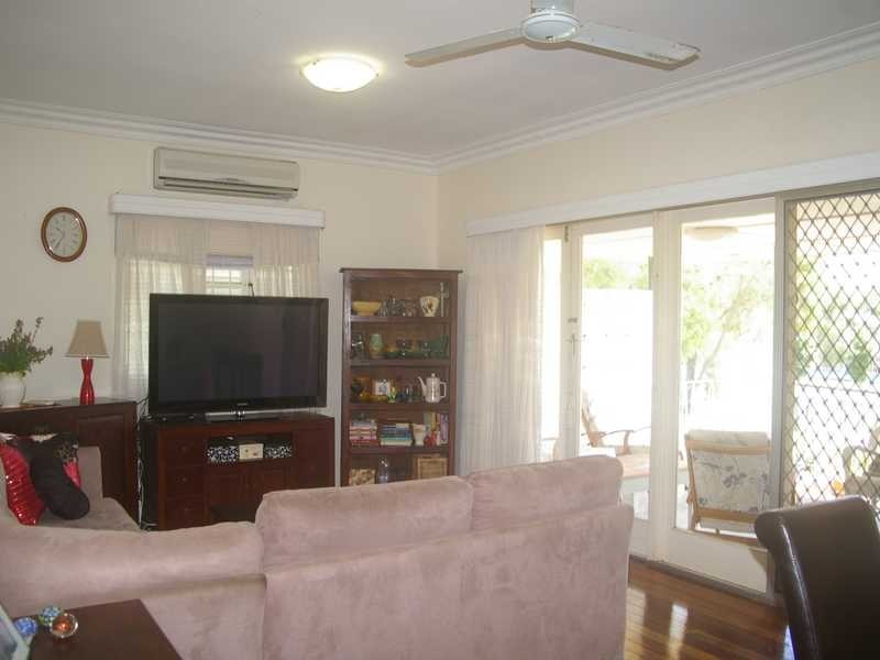 2 Elliott Street, Silkstone QLD 4304