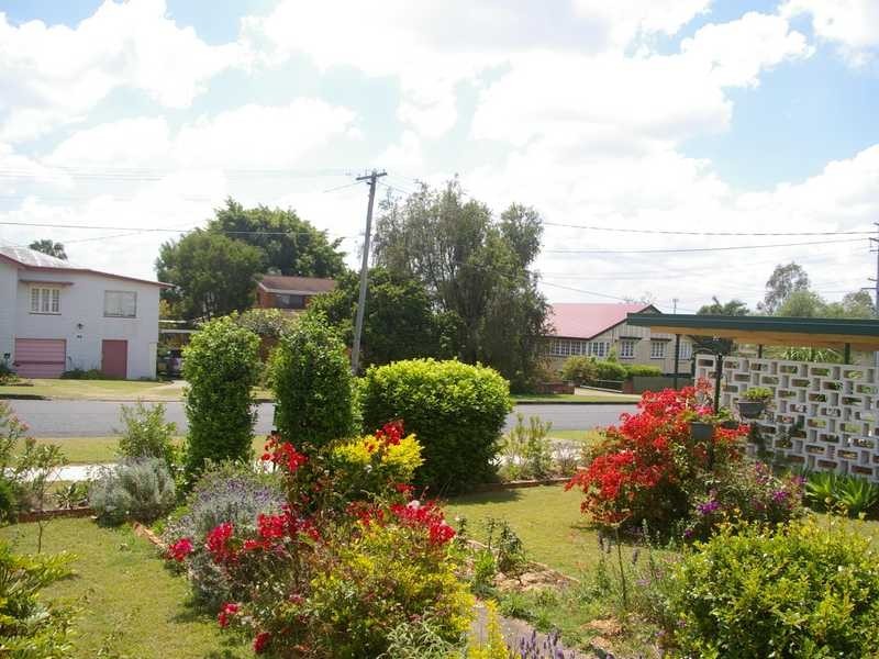 2 Elliott Street, Silkstone QLD 4304