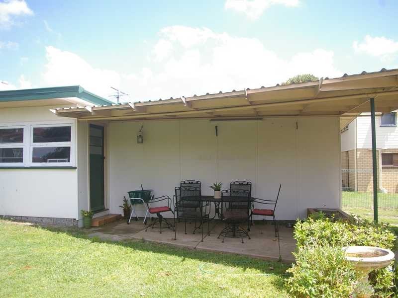 2 Elliott Street, Silkstone QLD 4304