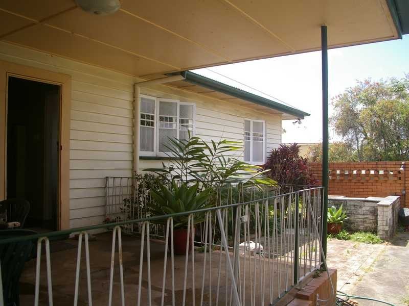 2 Elliott Street, Silkstone QLD 4304