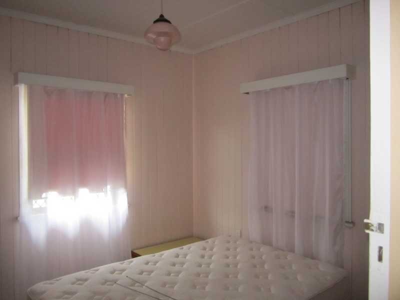 25 Dorothy Street, Silkstone QLD 4304