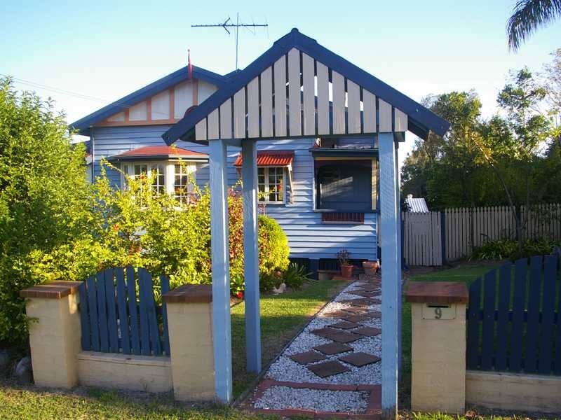 9 Robertson Road, Eastern Heights QLD 4305