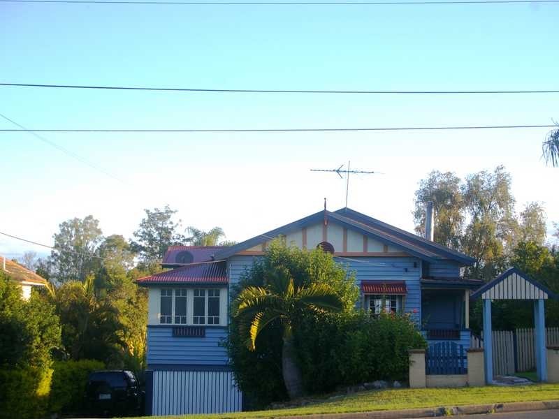 9 Robertson Road, Eastern Heights QLD 4305