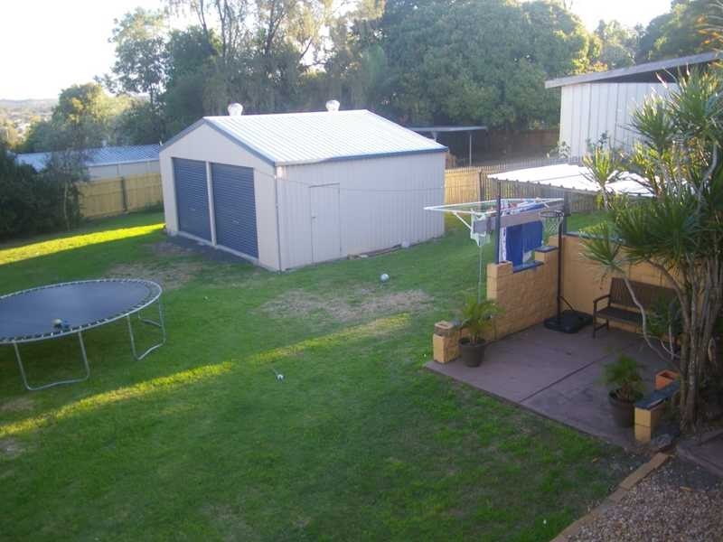 9 Robertson Road, Eastern Heights QLD 4305