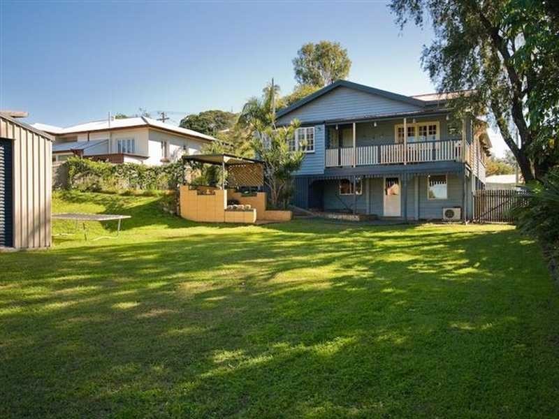 9 Robertson Road, Eastern Heights QLD 4305