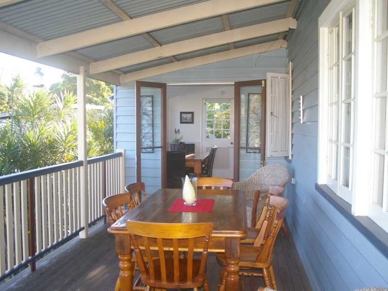 9 Robertson Road, Eastern Heights QLD 4305