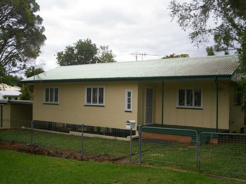 6 George Street, Newtown QLD 4305