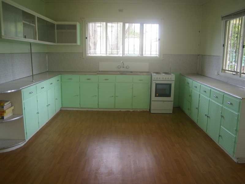 6 George Street, Newtown QLD 4305