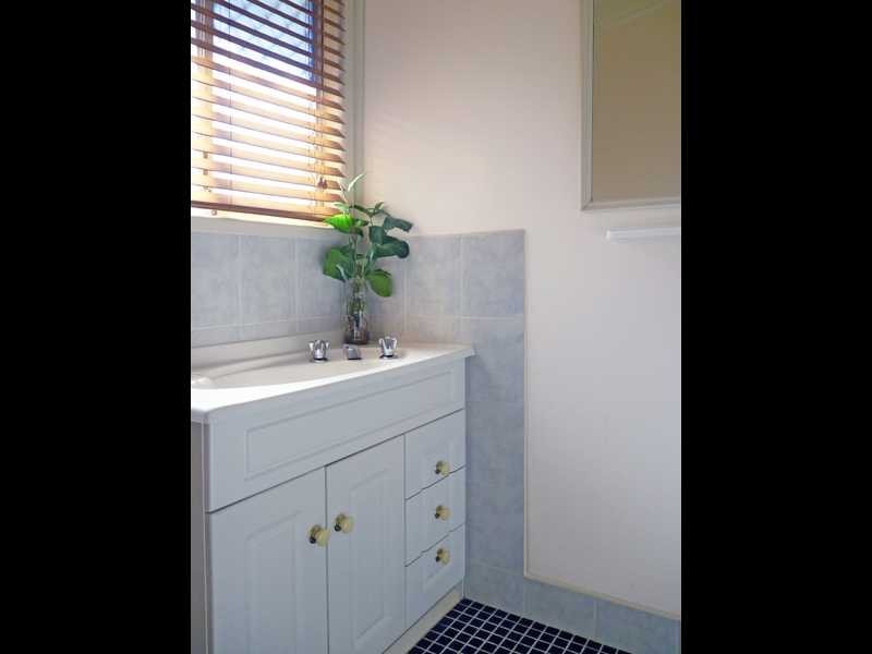 7 Johnston Street, Silkstone QLD 4304