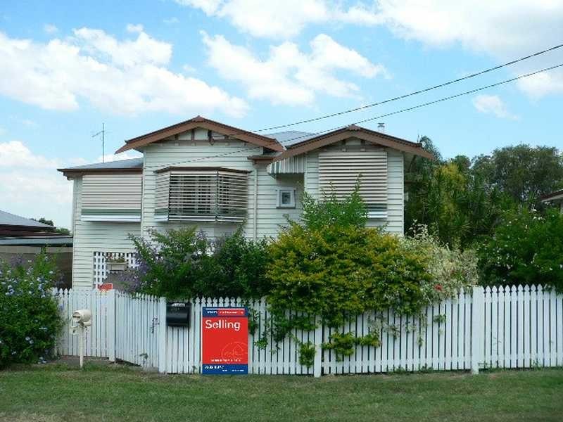 8 McGrath Lane, Booval QLD 4304