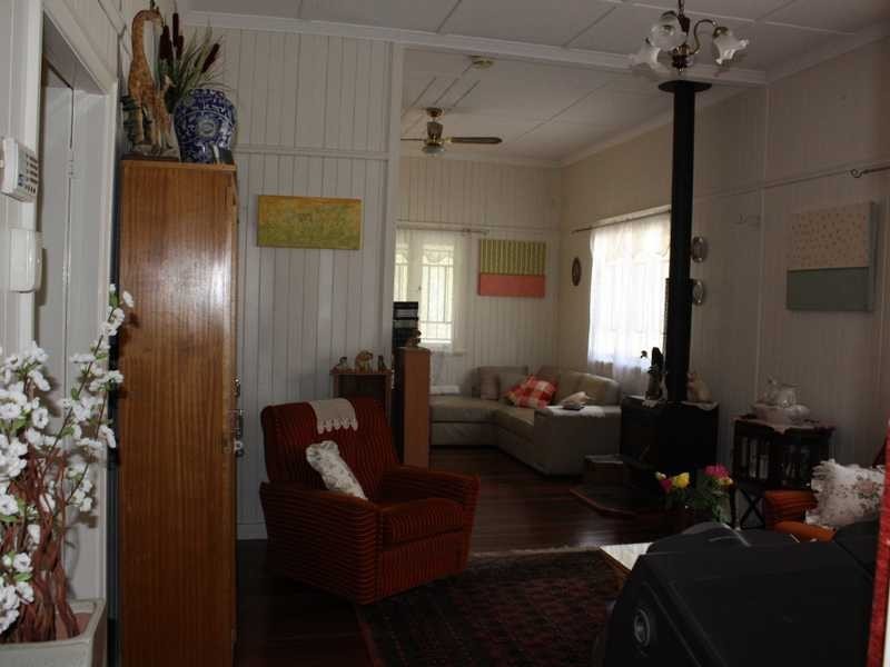 8 McGrath Lane, Booval QLD 4304