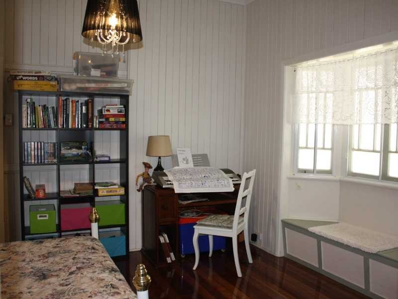 8 McGrath Lane, Booval QLD 4304