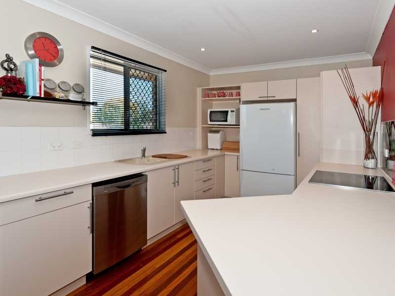 2 Creston Street, Raceview QLD 4305