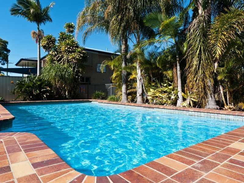 2 Creston Street, Raceview QLD 4305