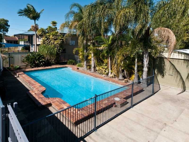 2 Creston Street, Raceview QLD 4305