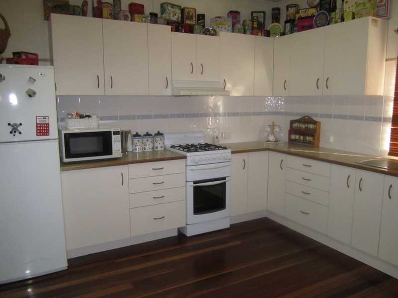 6 Endeavour Road, Riverview QLD 4303