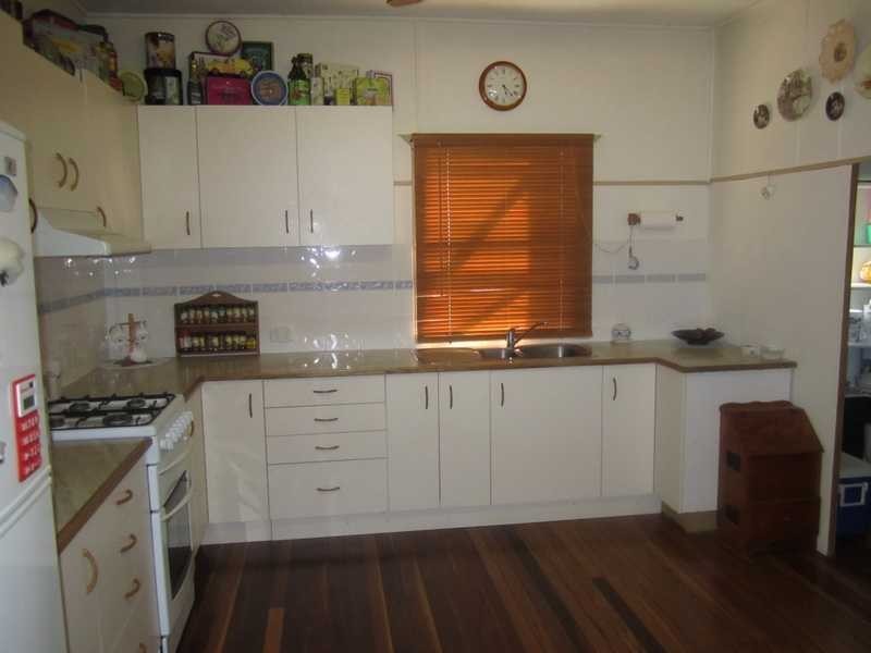 6 Endeavour Road, Riverview QLD 4303