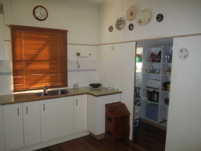 6 Endeavour Road, Riverview QLD 4303