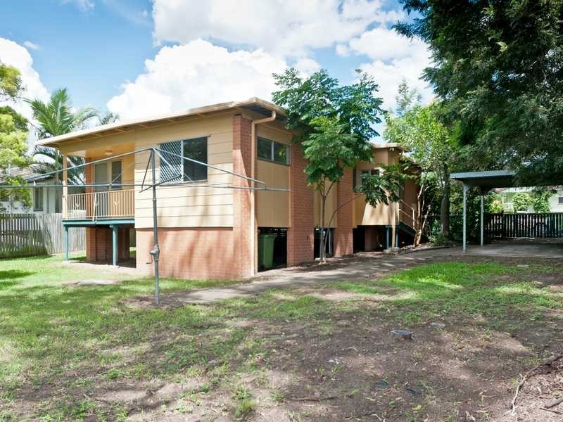 9 Neilson Crescent, Riverview QLD 4303