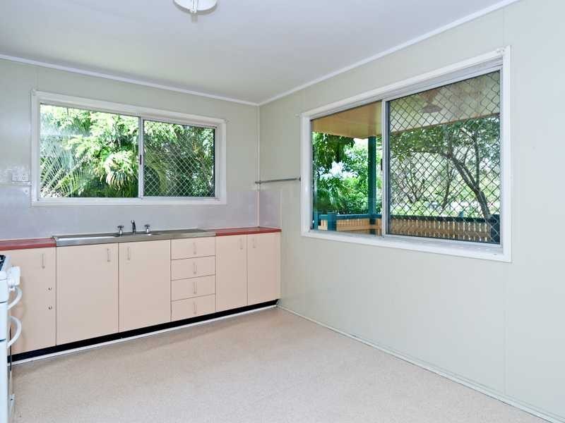 9 Neilson Crescent, Riverview QLD 4303