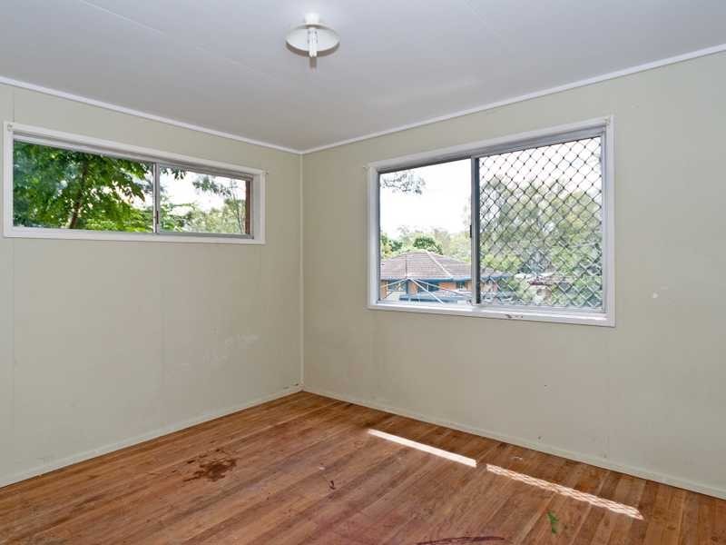 9 Neilson Crescent, Riverview QLD 4303