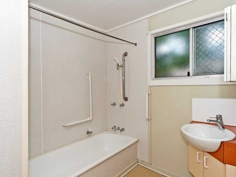 9 Neilson Crescent, Riverview QLD 4303