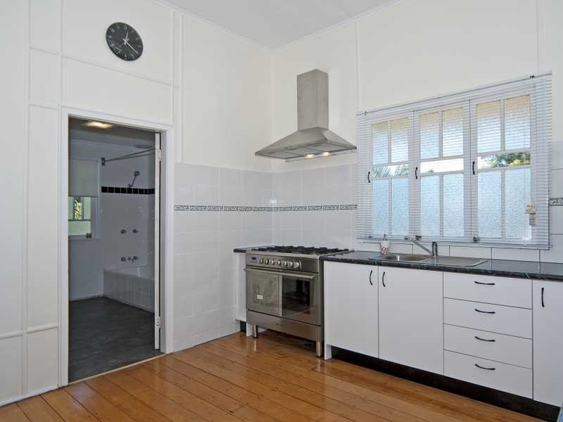 24 Downs Street, North Ipswich QLD 4305