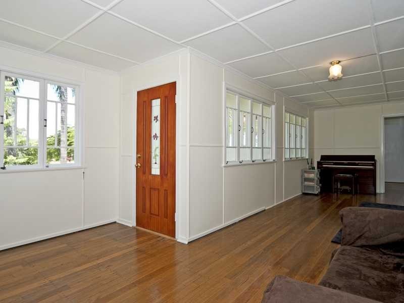 24 Downs Street, North Ipswich QLD 4305