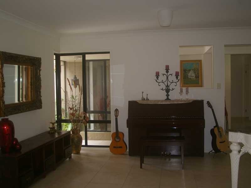 18 Carlock Promenade, Karalee QLD 4306