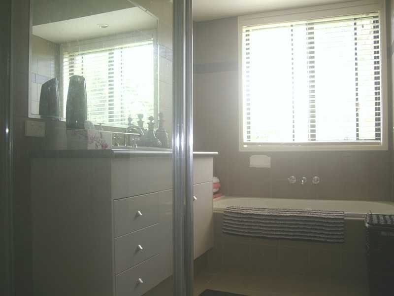 18 Carlock Promenade, Karalee QLD 4306