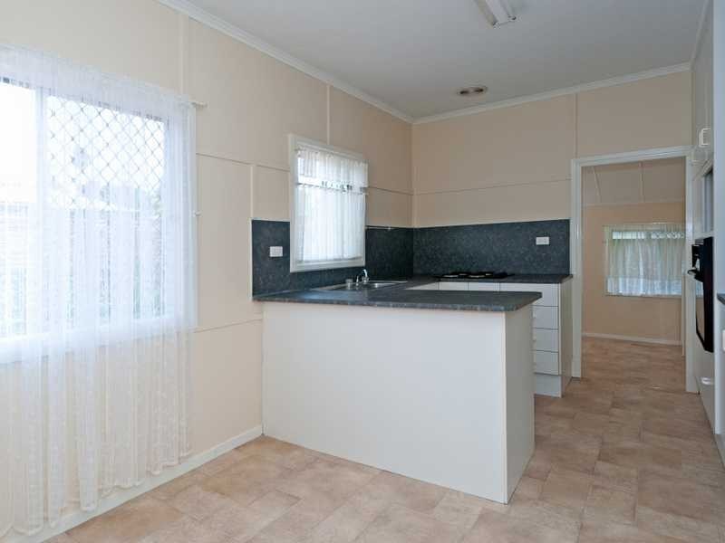 32 North Station Road, North Booval QLD 4304
