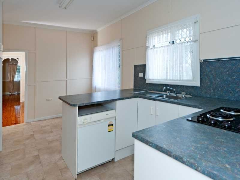 32 North Station Road, North Booval QLD 4304