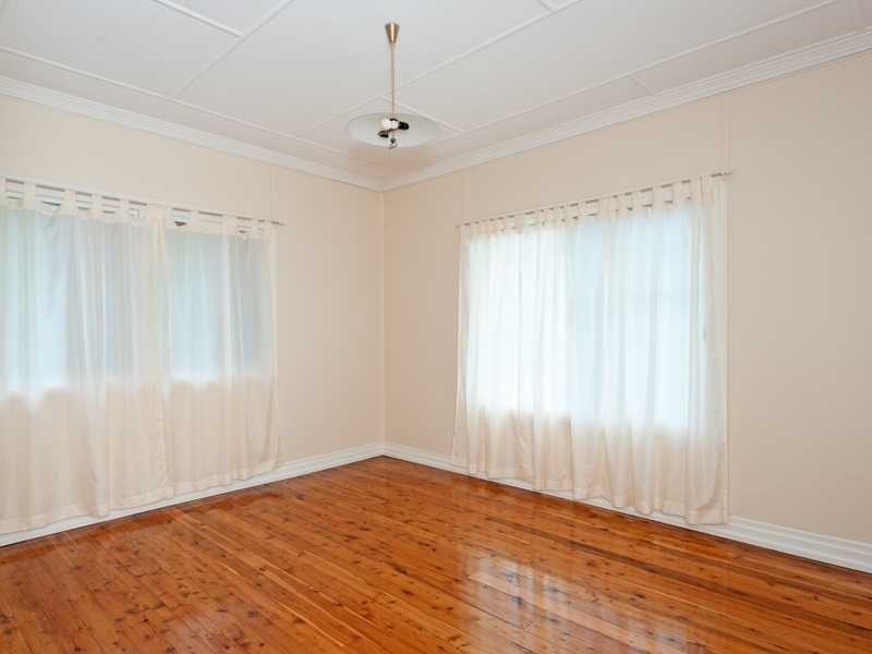 32 North Station Road, North Booval QLD 4304