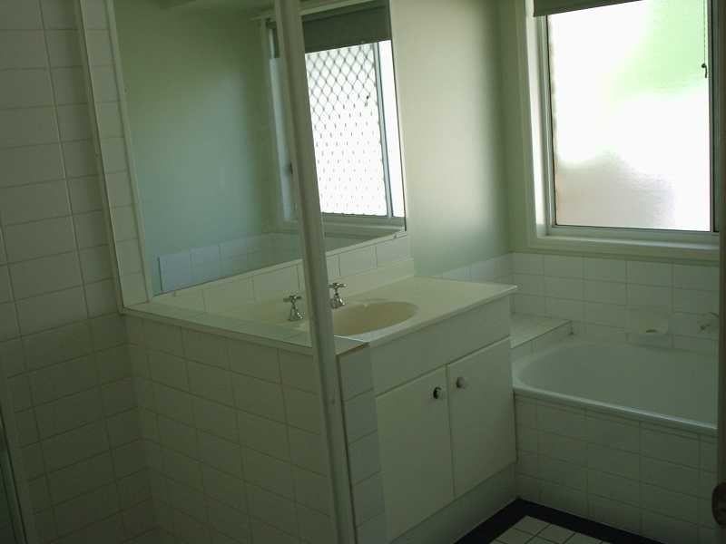 2 Willowtree Drive, Flinders View QLD 4305