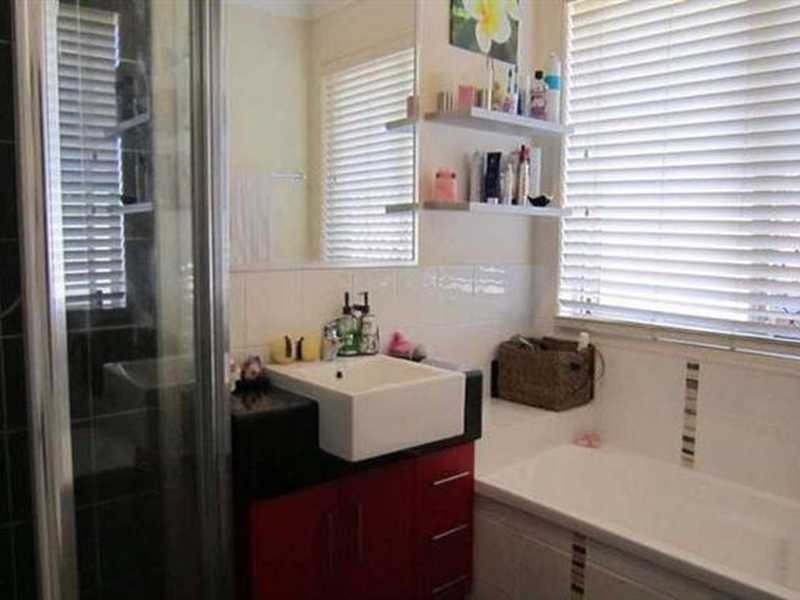 27 Benjamin Court, Yamanto QLD 4305