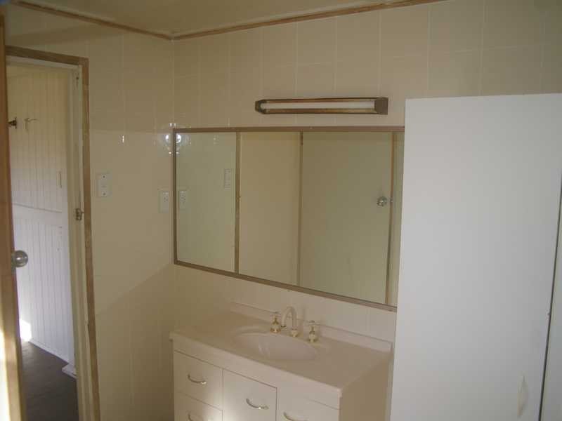 1 Creek Street, Bundamba QLD 4304