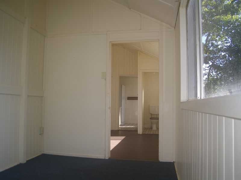 1 Creek Street, Bundamba QLD 4304