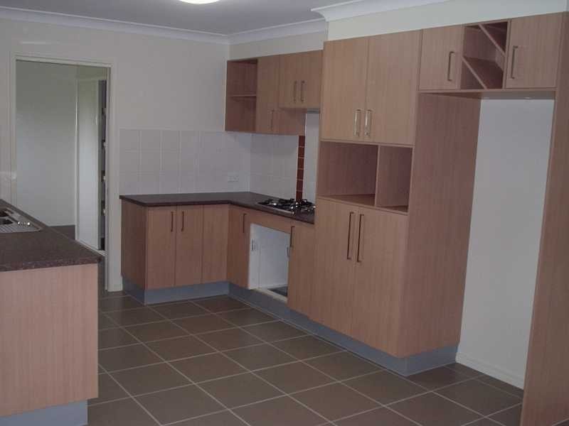 16 Ronayne Circle, One Mile QLD 4305