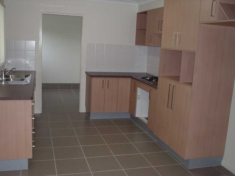 16 Ronayne Circle, One Mile QLD 4305