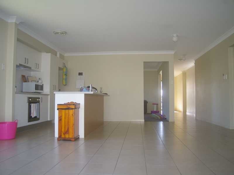 18 Burswood Close, Wulkuraka QLD 4305