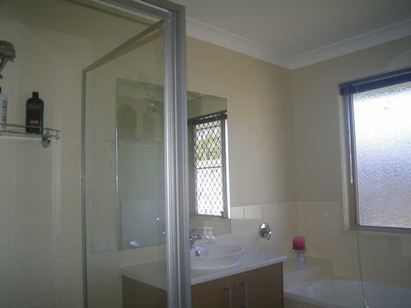 18 Burswood Close, Wulkuraka QLD 4305