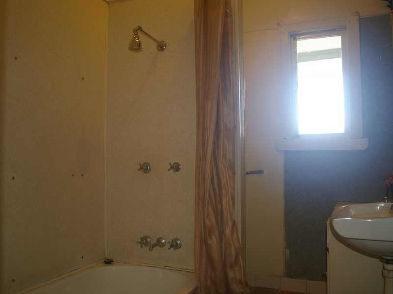 177 South Station Road, Silkstone QLD 4304