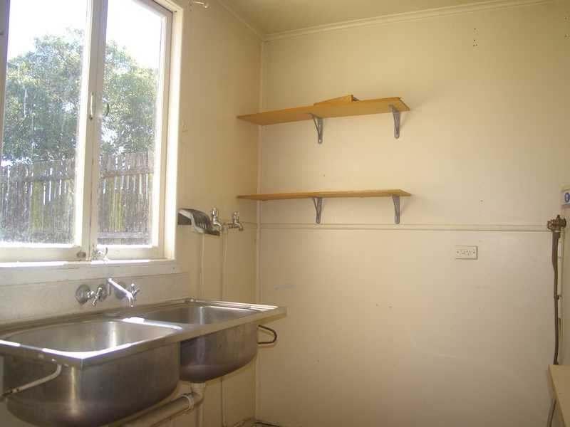 177 South Station Road, Silkstone QLD 4304