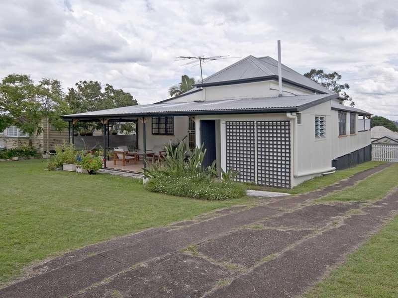 33 Pine Mountain Road, North Ipswich QLD 4305