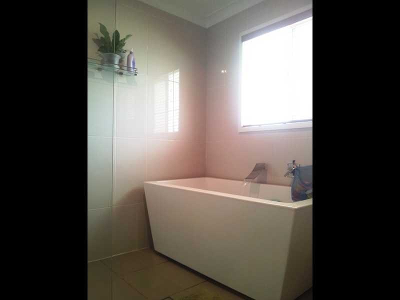 24 Phyllis Street, Eastern Heights QLD 4305