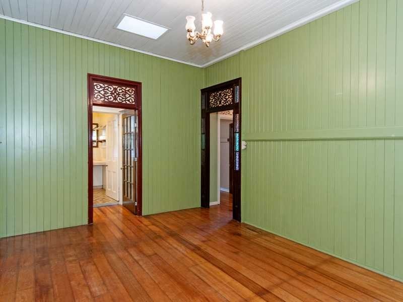 12 Macgregor Street, Woodend QLD 4305