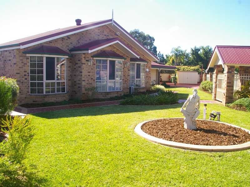8 Plover Street, Flinders View QLD 4305