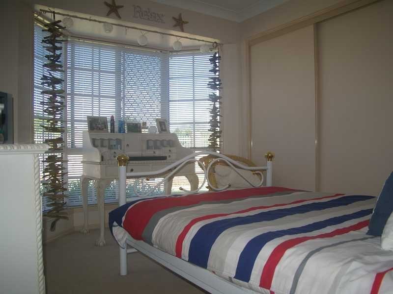 8 Plover Street, Flinders View QLD 4305