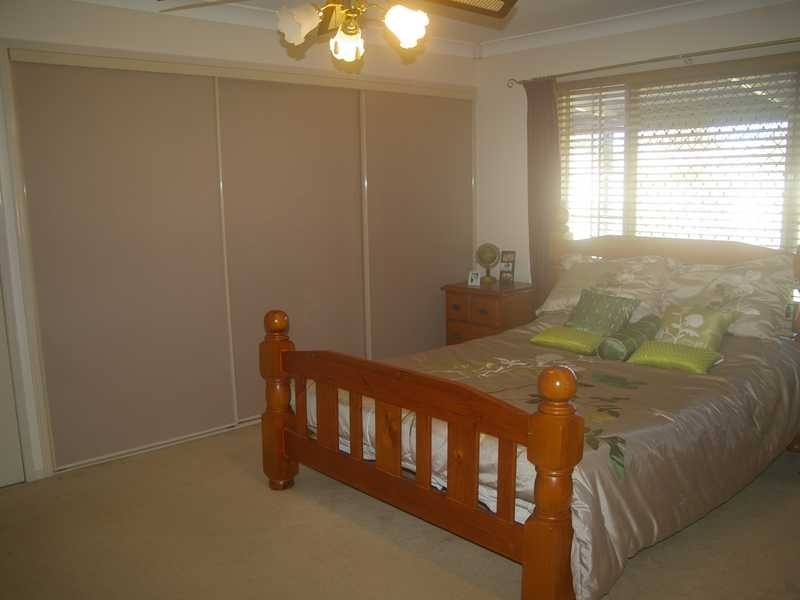 8 Plover Street, Flinders View QLD 4305