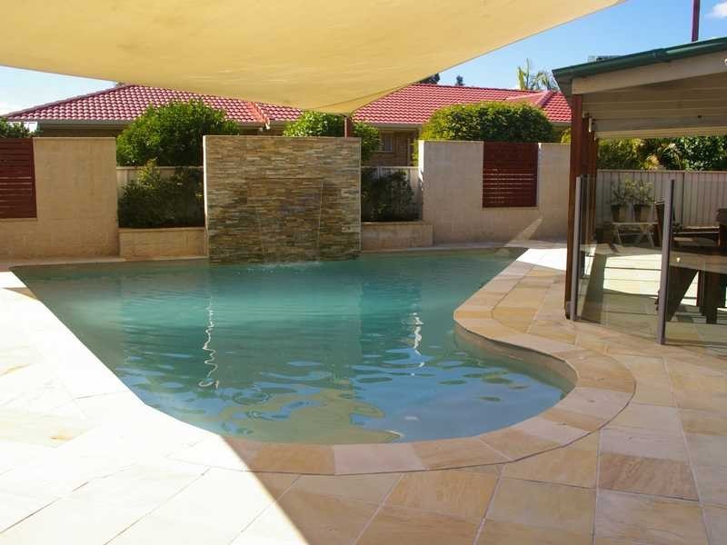 8 Plover Street, Flinders View QLD 4305